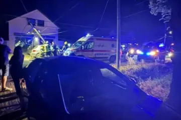Tinejdžerica autom udarila u stup i umrla na licu mjesta: Vatrogasci izvlačili tijelo