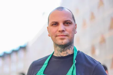 Hrvatski chef osvojio Kinu crnim rižotom, ali kod kuće ipak kuha žena