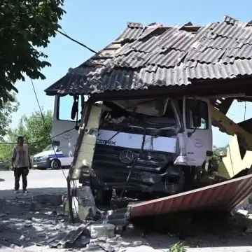 Mješalica se zabila u kuću kod Zagreba, mještani zabrinuti: 'Čuje se zapinjanje za šahtove'