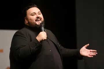 Houdek se skinuo pa pozirao u bazenu: 'Tko je za kupanac sa Žakom?'