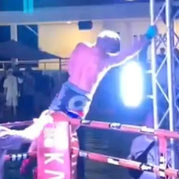 MMA borac se popeo na ring pa ga stresla struja: Nastavak snimke sami pogledajte...