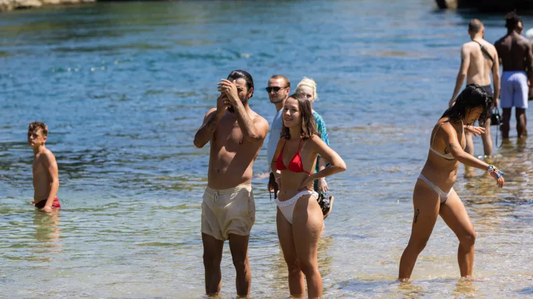 Temperature u BiH idu preko 40 stupnjeva: Iskrivile se tračnice od vrućine!