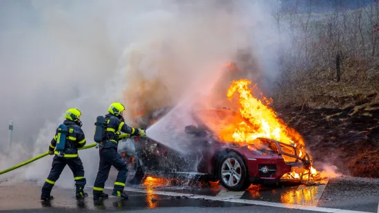 Mladi vozač (22) živ izgorio u BMW-u, objavljeni detalji horora: Djevojka ga uzalud spašavala