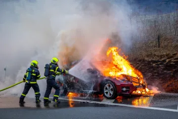 Mladi vozač (22) živ izgorio u BMW-u, objavljeni detalji horora: Djevojka ga uzalud spašavala