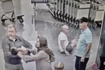 Dječaku zakucao glavu o pod: Snimke užasa obilaze svijet: Maleni je u komi