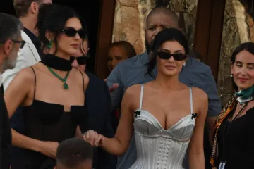 Svi pričaju o Kylie: Je li ovom haljinom prešla granicu na 'vjenčanju stoljeća'?