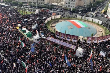 Zastave, portreti i tihi bijes protiv Izraela: Iran danas ispraća vojne časnike i nuklearne znanstvenike
