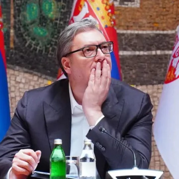 Bombaške dojave, ultimatumi i blokade: Srbija večeras ulazi u povijest ili u potpuni kaos?