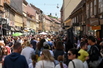Evo koliko Hrvata vjeruje da je Zemlja ravna ploča i da ljude kontroliraju s pomoću čipova!