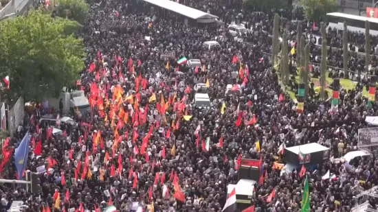 Tisuće na ulicama žele osvetu za krv vojnika i znanstvenika: 'Smrt SAD-u!'