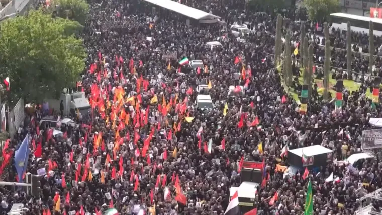 Tisuće na ulicama žele osvetu za krv vojnika i znanstvenika: 'Smrt SAD-u!'