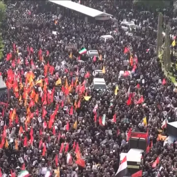 Tisuće na ulicama žele osvetu za krv vojnika i znanstvenika: 'Smrt SAD-u!'