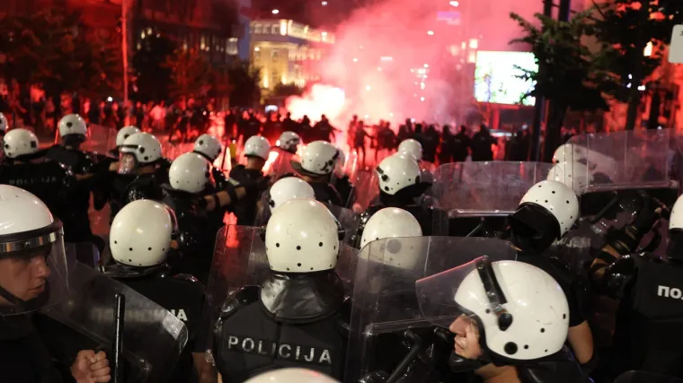 Žestoki sukobi u Beogradu, policija pretukla maturanta: 'Samo da operem ovu krv i vraćam se'