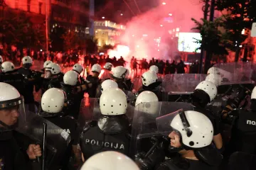 Žestoki sukobi u Beogradu, policija pretukla maturanta: 'Samo da operem ovu krv i vraćam se'