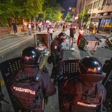 Žandarmerija u Beogradu na zub uzela novinare: Uhvatio trenutak policijskog terora, udarili ga nogom!