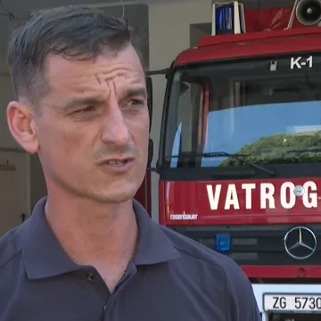 Požar iznad Kaštela lokaliziran, ali bura ne popušta: 'Okolnosti su jako zafrkane, vjetar puše pa se smiruje'