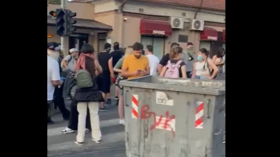 Prosvjednici blokiraju Beograd! Navlače kontejnere i rade barikade, ima uhićenih