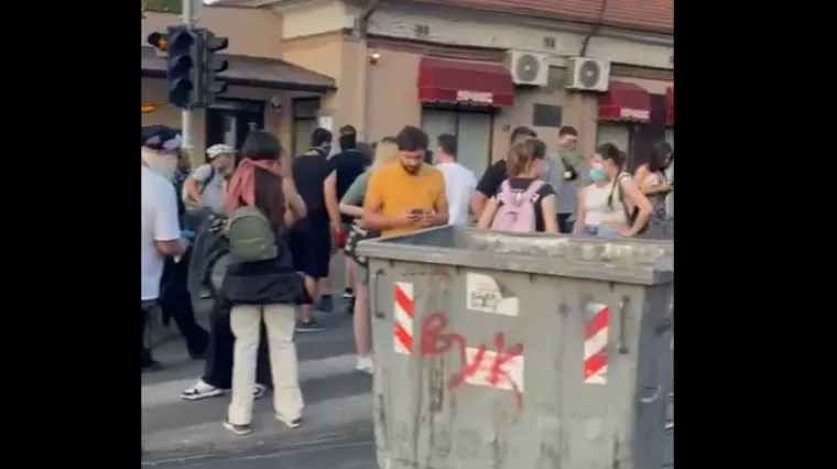 Prosvjednici blokiraju Beograd! Navlače kontejnere i rade barikade, ima uhićenih