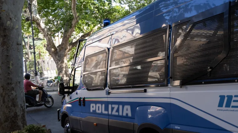 Otac 'opsjednut bolestima' skrivao sina (8) i kćer (6) od svijeta. Nisu imali dokumente i jedva su govorili