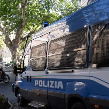 Otac 'opsjednut bolestima' skrivao sina (8) i kćer (6) od svijeta. Nisu imali dokumente i jedva su govorili