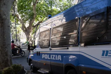 Otac 'opsjednut bolestima' skrivao sina (8) i kćer (6) od svijeta. Nisu imali dokumente i jedva su govorili