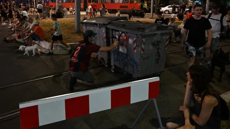 Kaos u Srbiji: Policija uklonila blokade, studente optužili da planiraju državni udar. 'Ovo nije kraj'