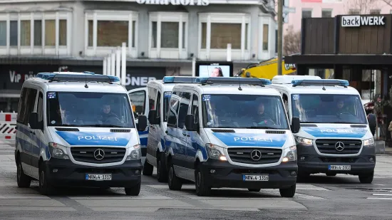 Masovna tučnjava dviju obitelji: Moralo intervenirati 100 policajaca i jedan helikopter