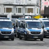 Masovna tučnjava dviju obitelji: Moralo intervenirati 100 policajaca i jedan helikopter