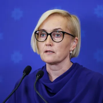 Ministricu obrazovanja upitali koliko je osam puta četiri, odgovorila je da nema pojma