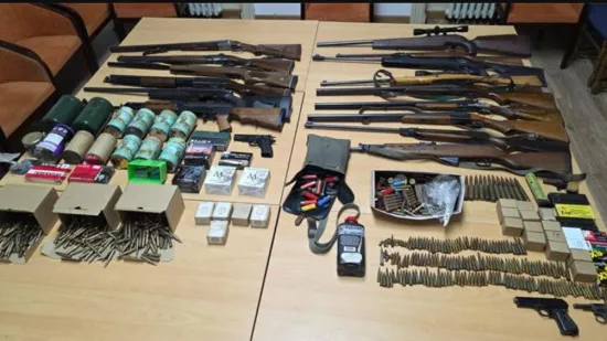 To nije obiteljski dom već oružarnica! Bombe, oružje, eksplozivi: Pogledajte šokantni ulov slavonskih policajaca