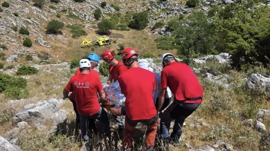 Hitnjaci i HGSS spašavali čovjeka s Biokova: Helikopterom ga prebacili u KBC Split