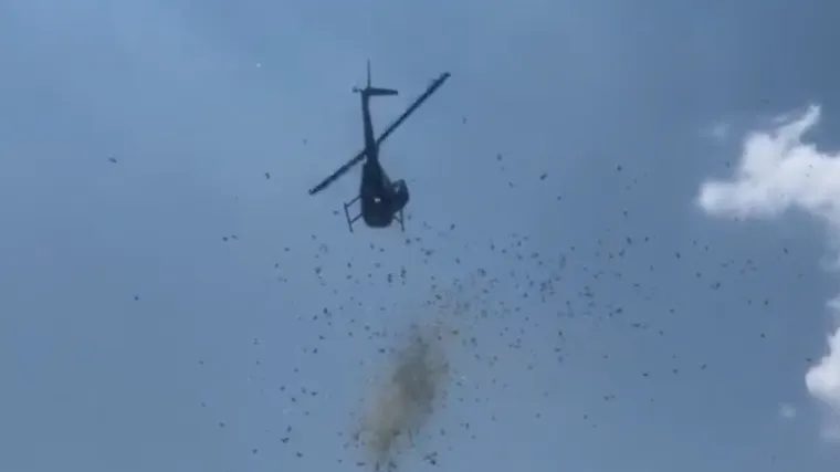 Helikopter bacio hrpu keša na ulicu, kruže nadrealne snimke: Ljudi ostali u čudu