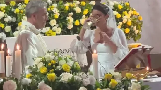 Jeste li ikad vidjeli ovakav urnebes na vjenčanju? Svećenik mladenki morao oteti kalež s vinom