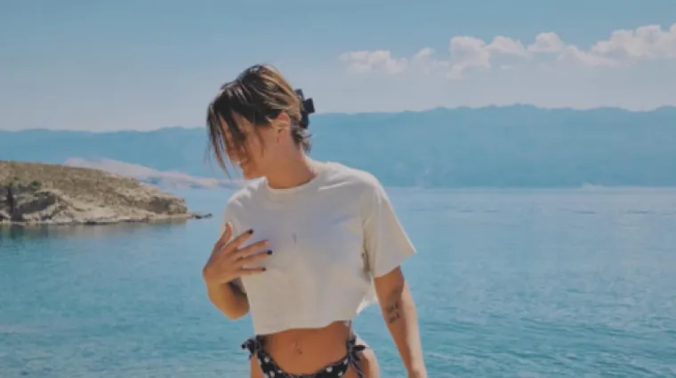 Ella Dvornik u kupaćem kostimu osvojila jednog fana: 'Nije dovoljno vruće pa dižeš temperaturu'