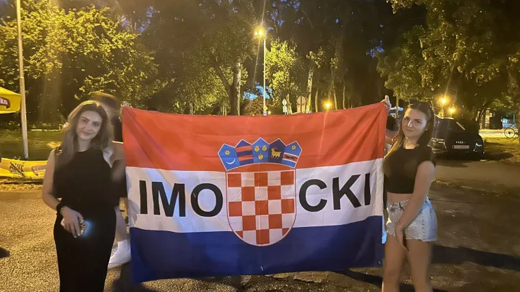 Zgodne dame u susret velikom koncertu zagrijale atmosferu: Evo što su nosile, nije za slaba srca