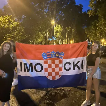 Zgodne dame u susret velikom koncertu zagrijale atmosferu: Evo što su nosile, nije za slaba srca