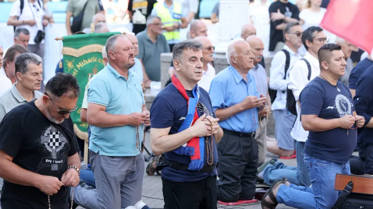 Na Trgu kleče i mole, ovoga puta i za Thompsona: Dvije stvari su im najvažnije