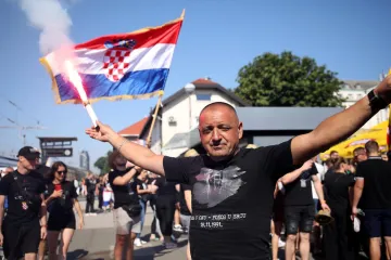 Harmonika i baklje na Glavnom kolodvoru: Thompsonovi fanovi pristižu u Zagreb