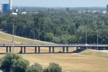 Nevjerojatna snimka iz zraka: Mase preko mosta stižu na Hipodrom, pogledajte stanje