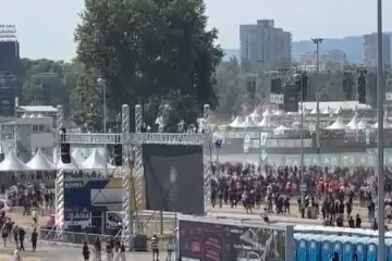 Kakve scene! Pogledajte utrku obožavatelja kako bi imali što bolju poziciju na koncertu