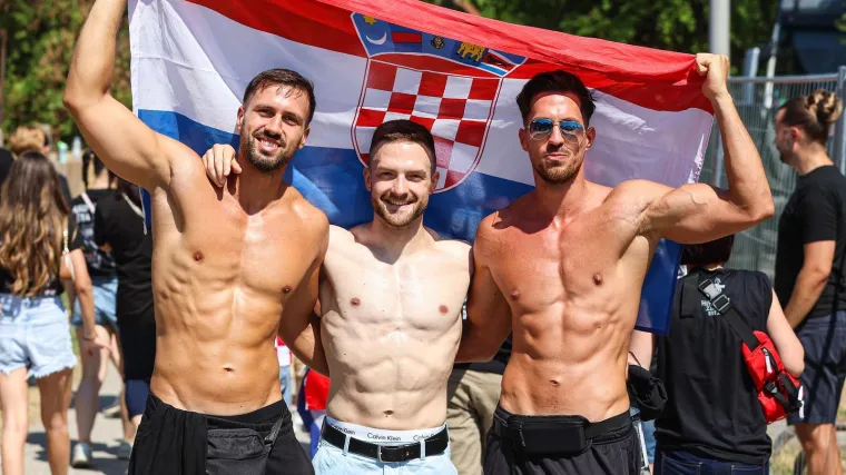 Jesu li isklesani dečki jedni od najzgodnijih Thompsonovih obožavatelja?