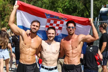 Jesu li isklesani dečki jedni od najzgodnijih Thompsonovih obožavatelja?