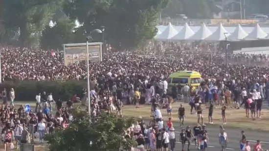 Snimke koje ne želimo gledati previše! Hitna pomoć jedva se probija kroz masu na Hipodromu