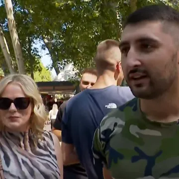 Čak 102 eura 7 burgera na Thompsonu, Filip: 'Nisam ja platio tako da mi je super!'