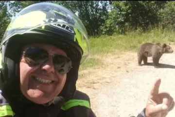 Prizori koji lede krv u žilama. Turist se uslikao s medvjedom, a onda ga je životinja odvela u smrt