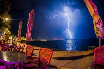 Crveni meteoalarm upaljen za jednu regiju, velika promjena na pragu. Izdano upozorenje: 'Zaštitite se'