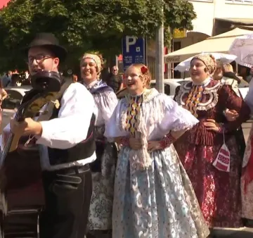 Đakovački vezovi raspametili Slavoniju: Kad bećari zapjevaju, a snaše zaplešu sve gori od ponosa