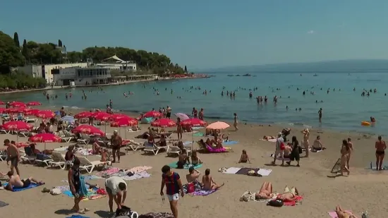 U Dalmaciji pakleno prži, ona na svoje osvježenje tek čeka: Pitali smo Splićane mogu li se uopće rashladit u moru?