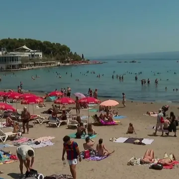 U Dalmaciji pakleno prži, ona na svoje osvježenje tek čeka: Pitali smo Splićane mogu li se uopće rashladit u moru?