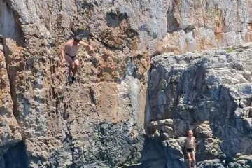Ivica Kostelić i sin (10) skakali sa stijena Odisejeve špilje